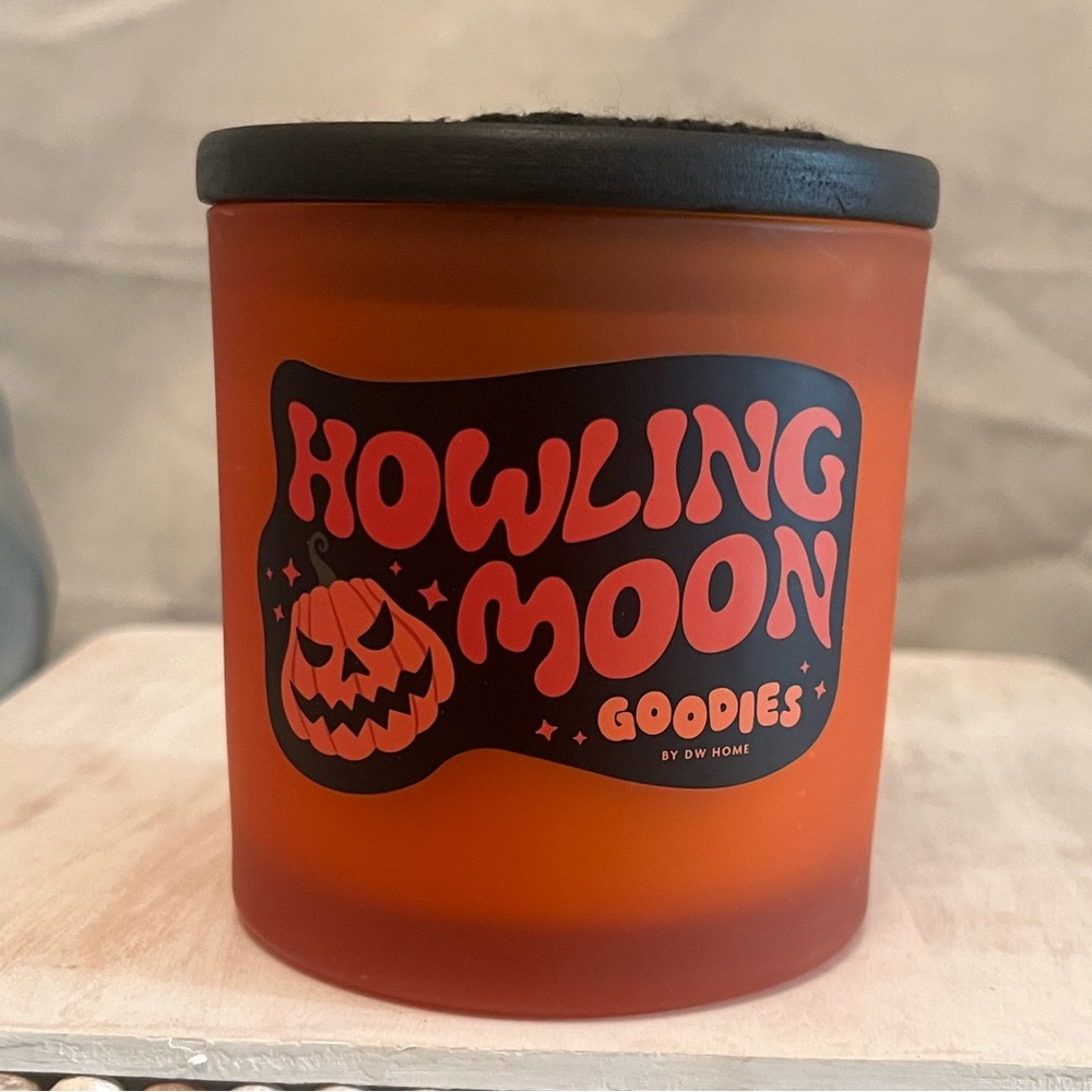 Goodies "Howling Moon" Halloween Candle